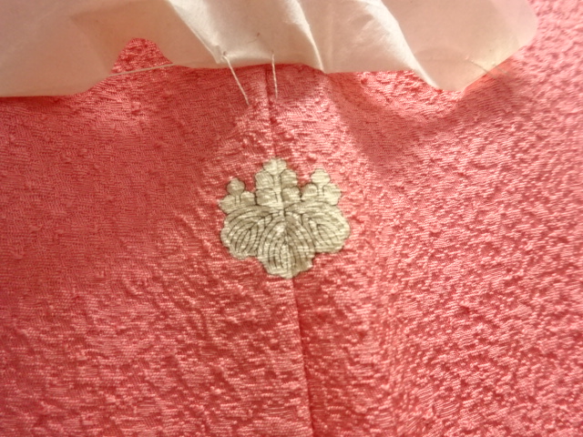  未使用品　織柄一つ紋色無地着物